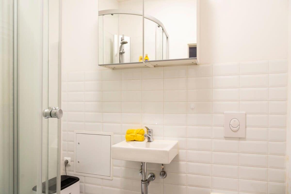 Cosy Two Br Plus Self Checkin Plus Street Parking برلين المظهر الخارجي الصورة